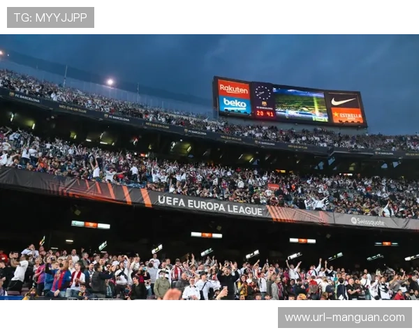 法兰克福球迷赛前无序行为致诺坎普设施受损,欧足联启动调查 法兰克福球迷赛前无序行为致诺坎普设施受损,欧足联启动调查